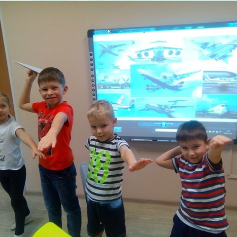 Над детским садом "Мурлыка" снова кружат самолеты...