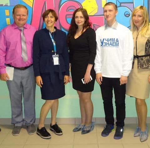 На фото (слева направо): Андрей Рожков, Владислав Халамов, Елена Кузнецова, Марина Ишмакова,  Тимофей Разбегин, Наталия Дорожкина, Александр Зинков