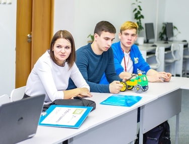 На #ПолитехFest специалисты УМЦИО и ФГОС-РЕЗЕРВ представили инновации в области технического творчества