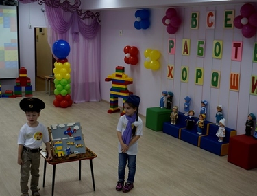 Городской конкурс по легомозайке "Все работы хороши..." прошел в Ноябрьске