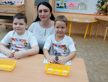 Городской конкурс по легомозайке "Все работы хороши..." прошел в Ноябрьске