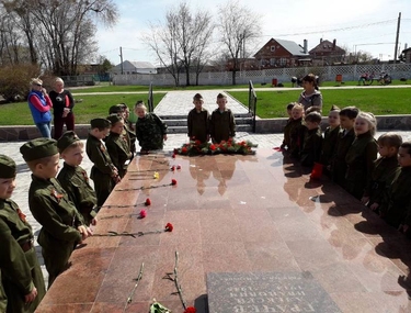 возложение цветов СПДС Ягодка
