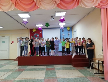 Бессмертная эскадрилья шагает по стране