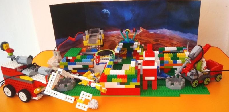 Из Lego можно все! Даже построить для Луны космическую станцию