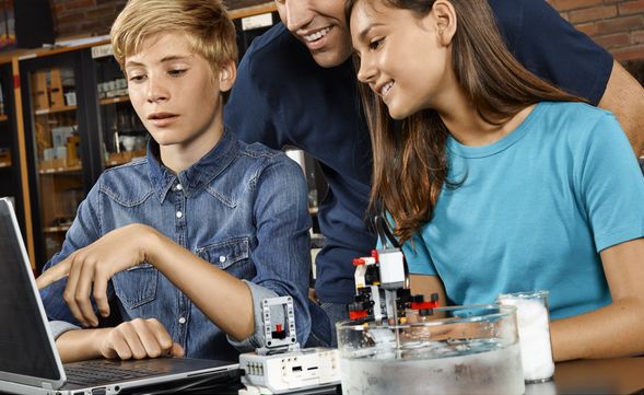Премия &laquo;STEM-педагог года 2017&raquo; от LEGO Education