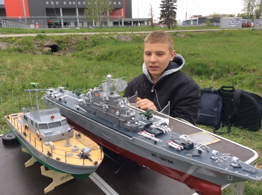 Невероятная скорость и море брызг: судомоделисты спустили корабли на открытую воду