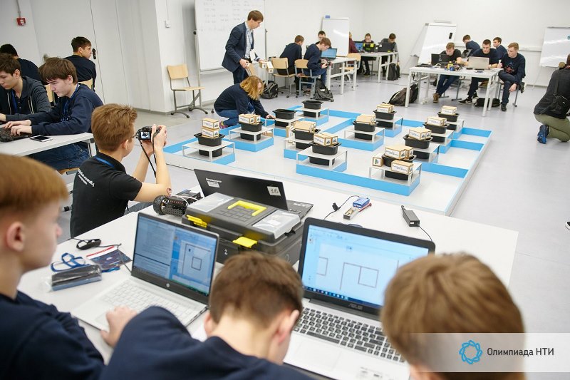 Олимпиада НТИ: роботы спешат на помощь логистическим центрам